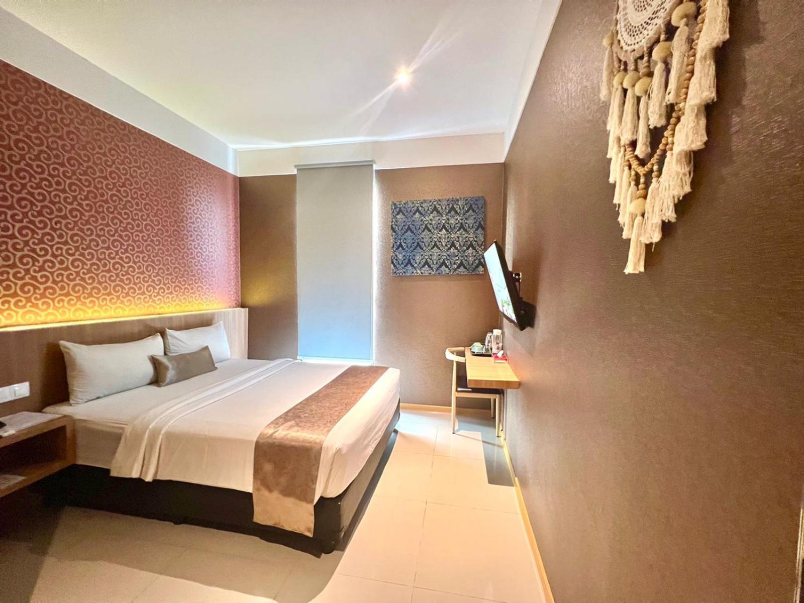 Deli Hotel Медан Экстерьер фото