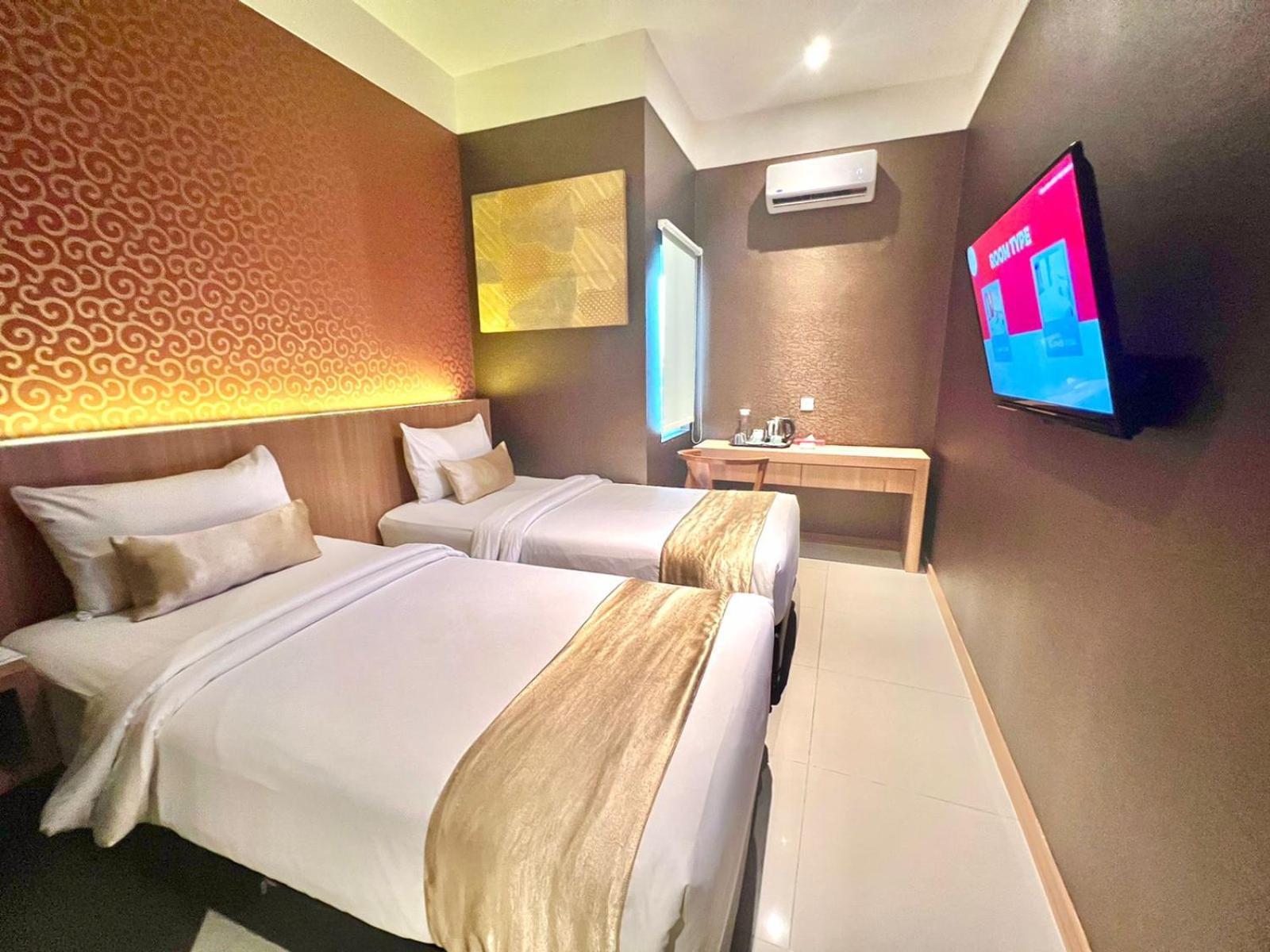 Deli Hotel Медан Экстерьер фото