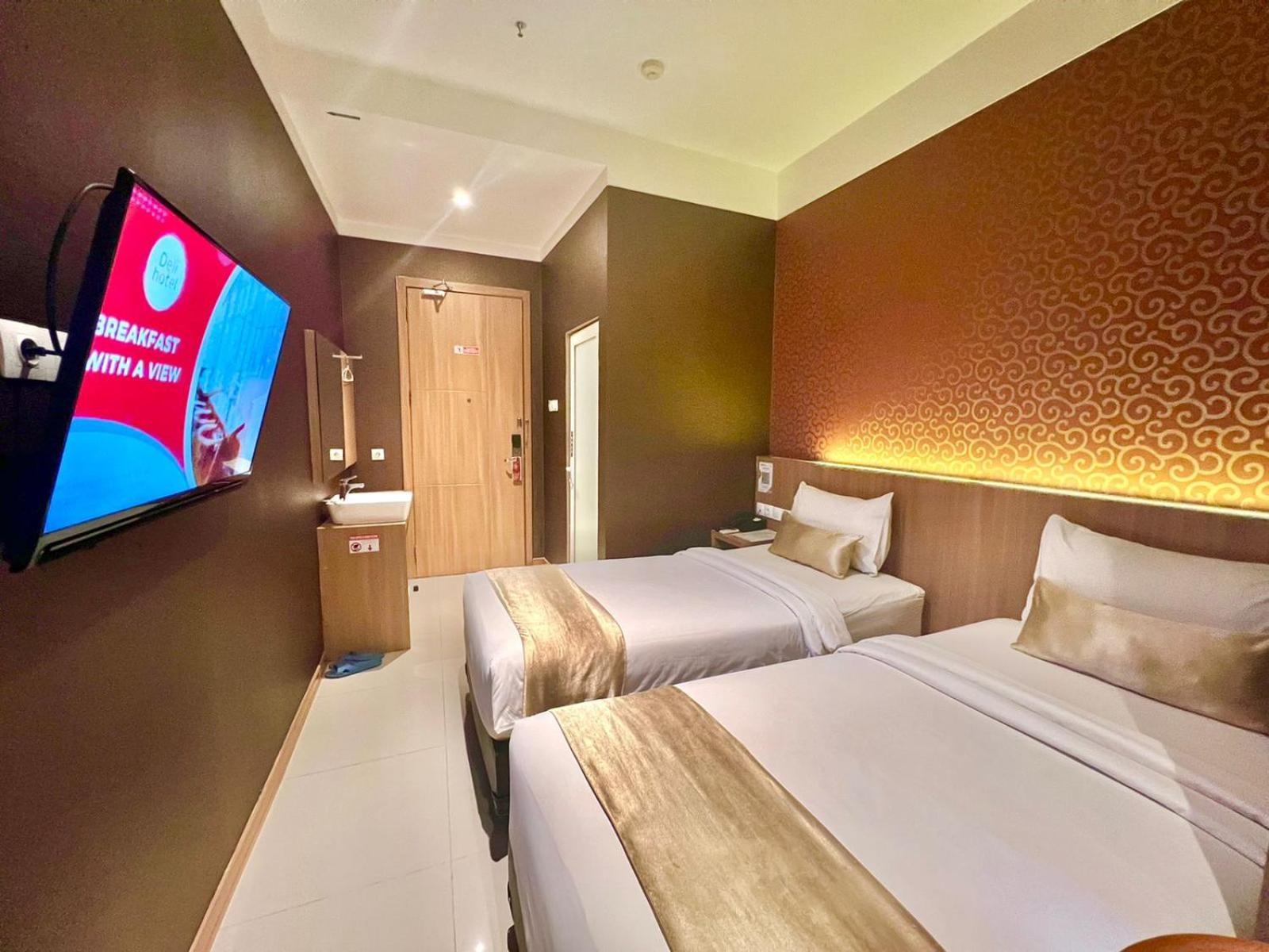 Deli Hotel Медан Экстерьер фото